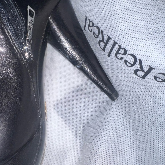 Black leather Prada ankle boots/ pointed-toes.
Sz 11 but fits more like a 10.5 - Picture 7 of 8
